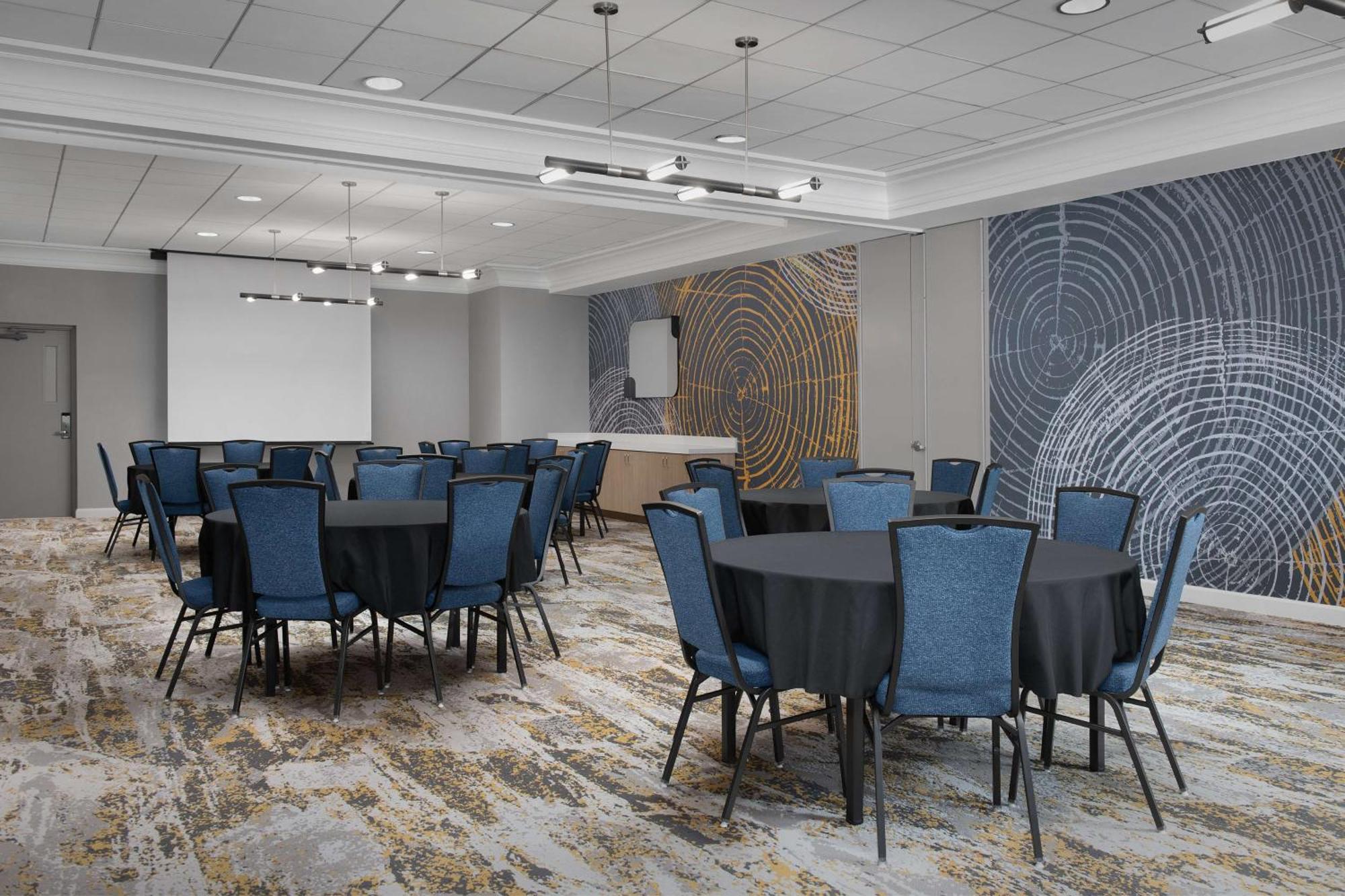 Hilton Garden West Wabash Landing